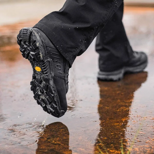 Danner Men's StrikerBolt 6 in. GTX Boot Black 11