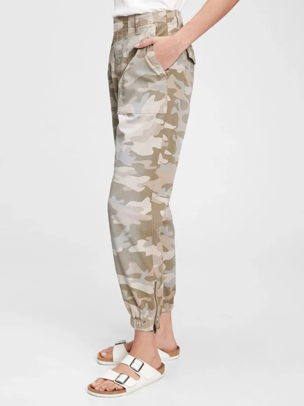 Gap Women's Girlfriend Utility Joggers with Washwell Green & Grey Camo Petite Size 2