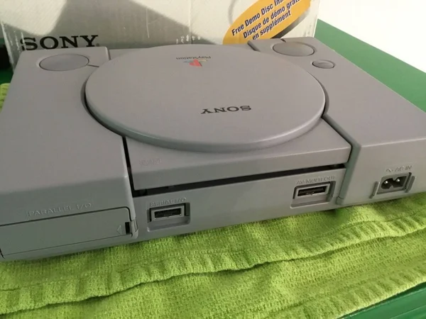 Sony PlayStation SCPH-5501 PS1 + Box Instructions Dualshock 2 Cords & Game Works