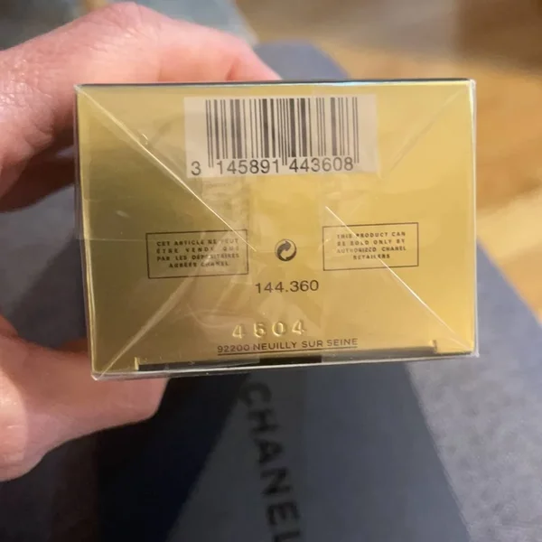 Chanel Ultimate Comfort and Radiance-Revealing Gel-To-Oil Cleanser