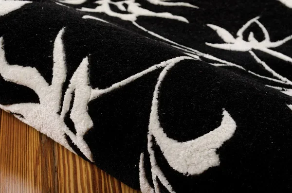 Nourison Versailles Palace VP49 3&6x22 x 5&6x22 Black, White Rug