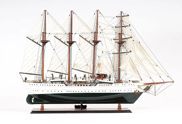 Old Modern Handicrafts T115 Esmeralda Painted