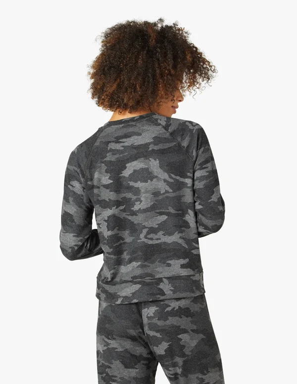 Beyond Yoga Favorite Printed Raglan Crewneck Pullover, Gray Black Camo, Women's, XL
