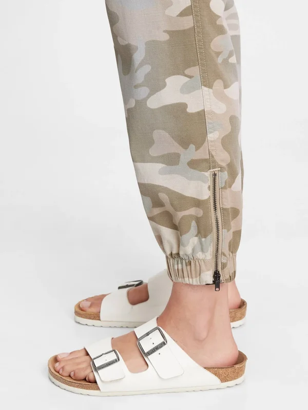 Gap Women's Girlfriend Utility Joggers with Washwell Green & Grey Camo Petite Size 2