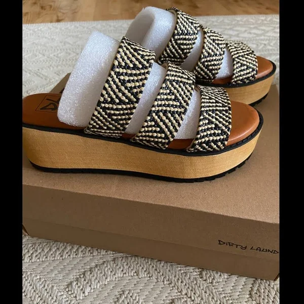 Chinese Laundry Jolt Wedges in Black/Tan Size 6.0