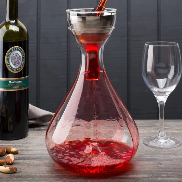 Rabbit W6600 Super-Aerating Decanter System with 48 oz. Decanter, Wine Spray Funnel, and Sediment Screen
