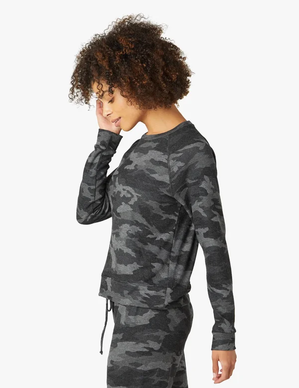 Beyond Yoga Favorite Printed Raglan Crewneck Pullover, Gray Black Camo, Women's, XL