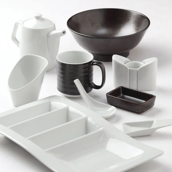 Tuxton GZP-731 2 x 0.5 in. Pepper Shaker-Porcelain White - 1 Dozen