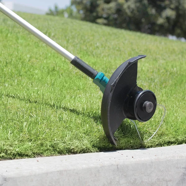 Makita XRU04Z 18V LXT Lithium-Ion Brushless Cordless String Trimmer (Tool Only)