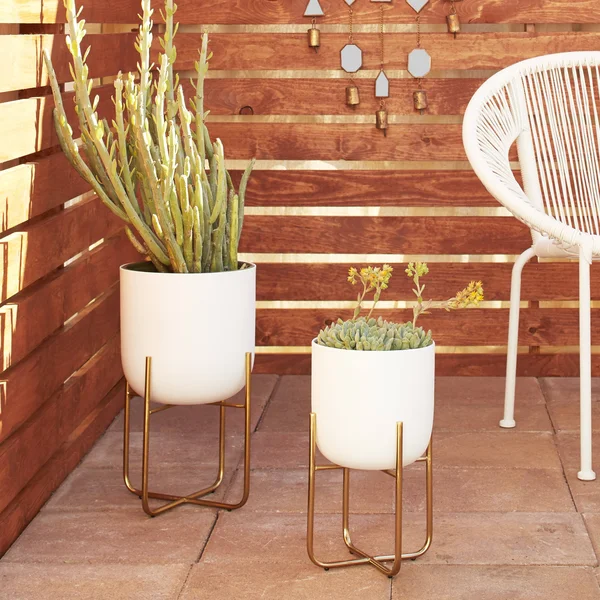 Set of 2 White Metal Contemporary Planter