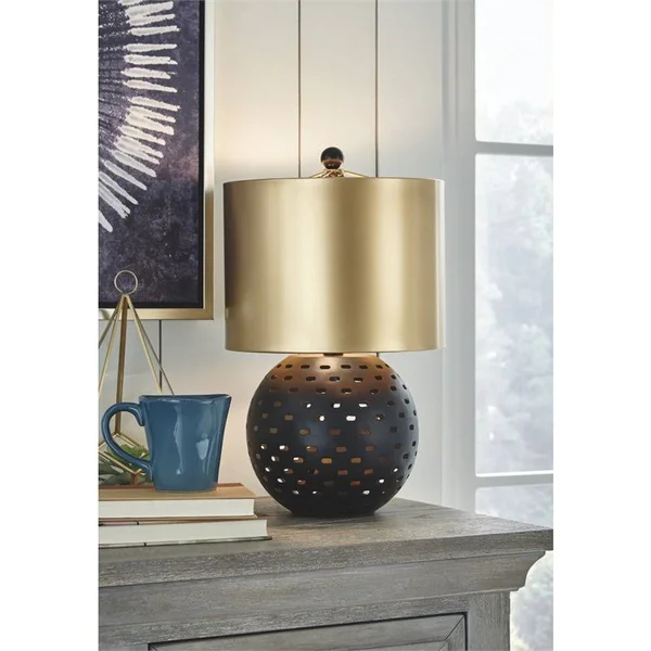 Bowery Hill Metal Table Lamp in Black and Gold - BH-4752-2008354