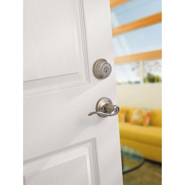 Kwikset 740TNL Signature Series Tustin Keyed Entry Door Leverset - Polished Brass