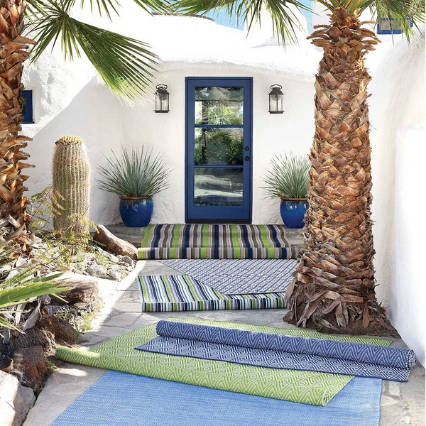Dash & Albert Diamond Denim White Indoor/Outdoor Rug 2.5ft x 8ft