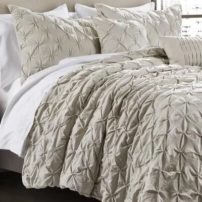 Laurel Foundry Modern Farmhouse Lorenzo Comforter Set Size: Full/Queen Comforter + 2 Shams + 2 Throw Pillows, Color: Wheat