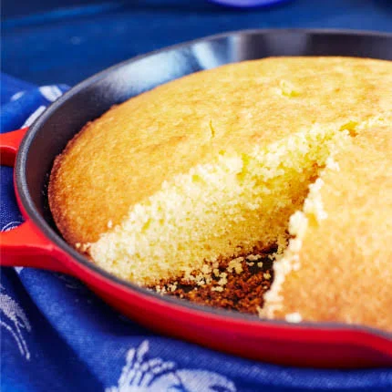Le Creuset Signature Cast-Iron Skillet, 10.25