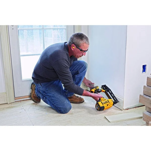 DeWalt DCN662B 20V Max XR 16 GA Cordless Straight Finish Nailer (Tool Only)