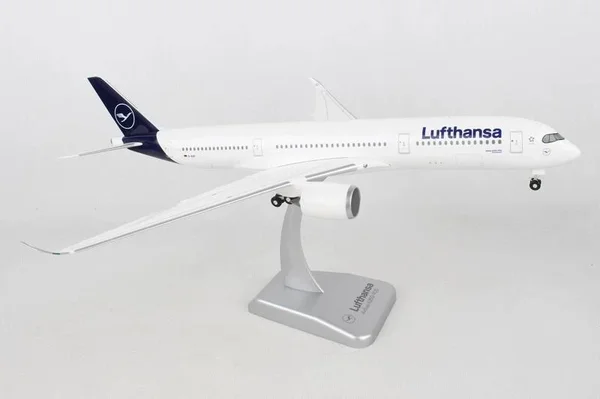 Hogan Lufthansa A350-900 1/200 New Livery W/GEAR REG#D-AIXI