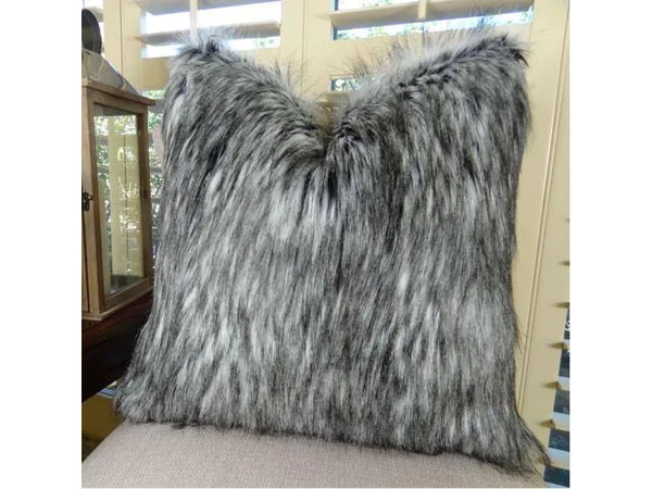 Plutus Siberian Faux Husky Handmade Throw Pillow 26x22 x 26x22