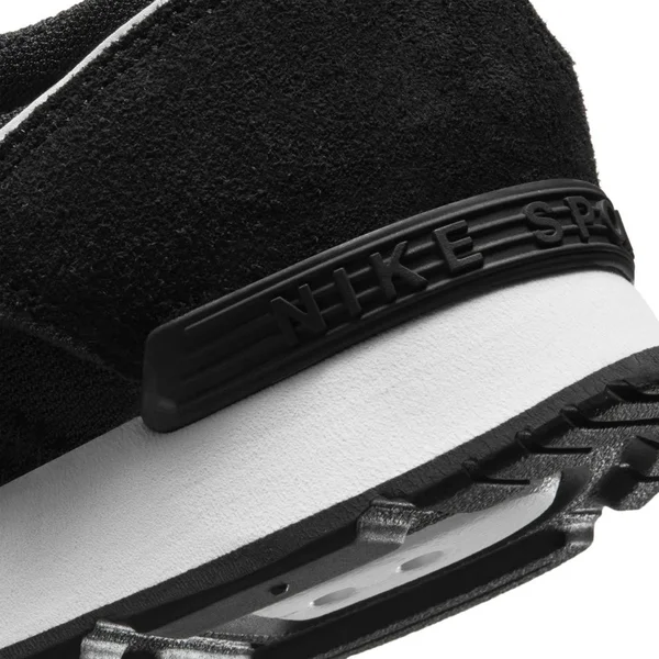 Nike Venture Runner Women's Shoe (Black)