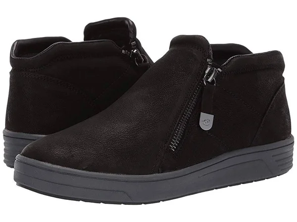 Easy Spirit Novia Booties - Black