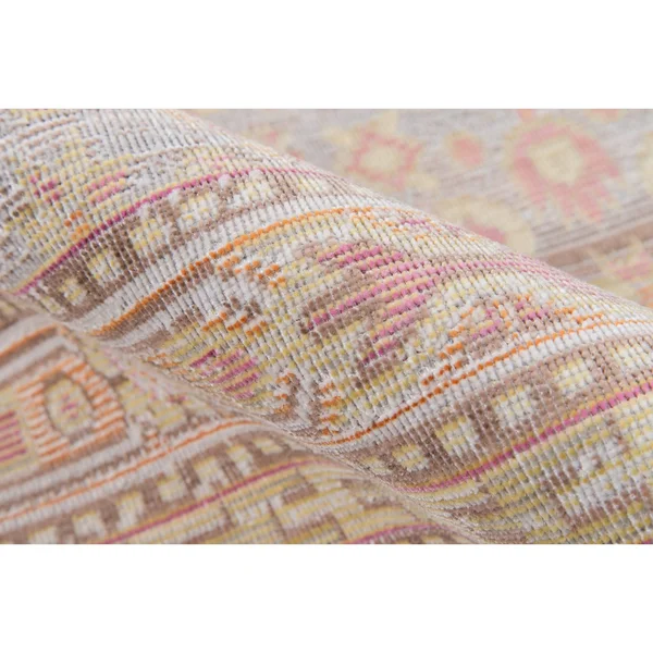 Momeni Isabella Area Rug, Pink, 5&3x22 x 7&3x22