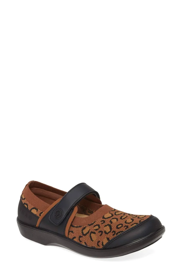 Traq by Alegria Women's Qutie Shoe Navy 36