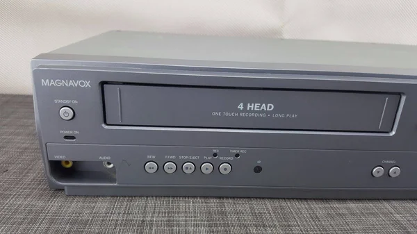 Magnavox MWD2206 DVD/VCR Combo