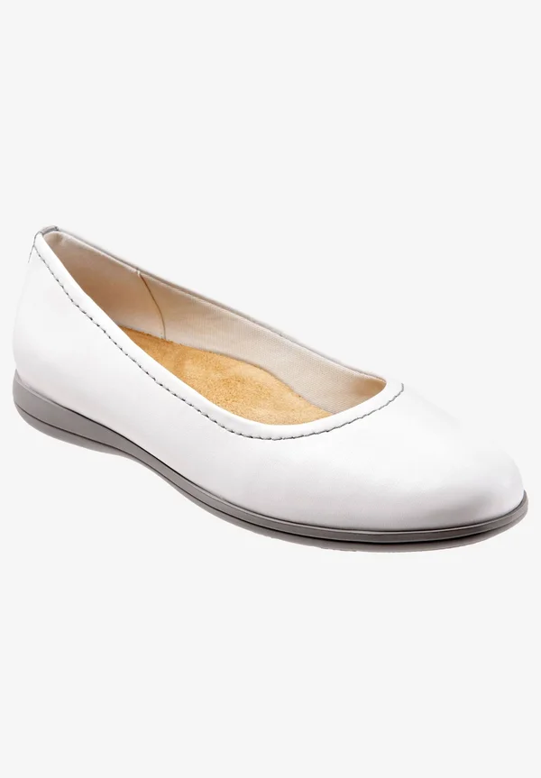 Trotters Darcey Flat - Women's - White - Size 6.5