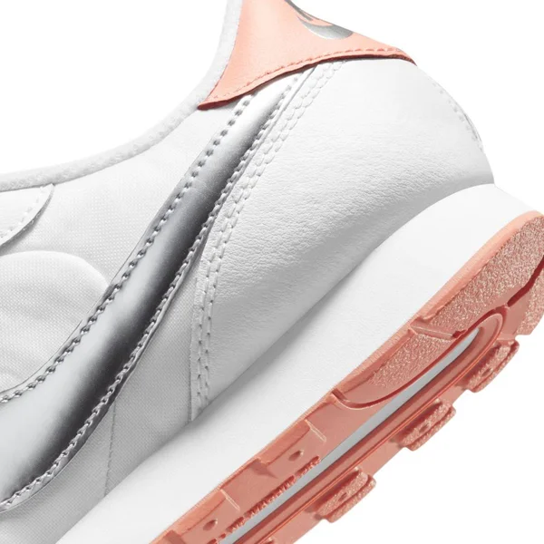 Nike MD Valiant Big Kids& Shoes in White - Size: 7Y, CN8558-101