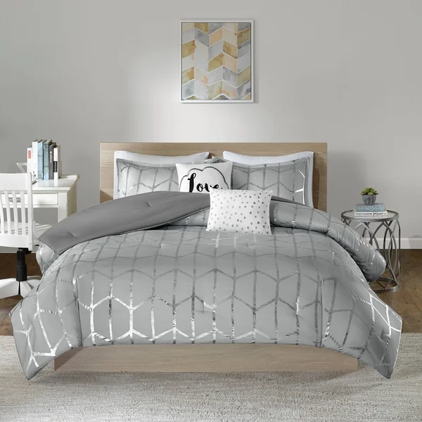 Intelligent Design - Raina Metallic Printed Comforter Set - Navy/Silver - Twin/Twin XL
