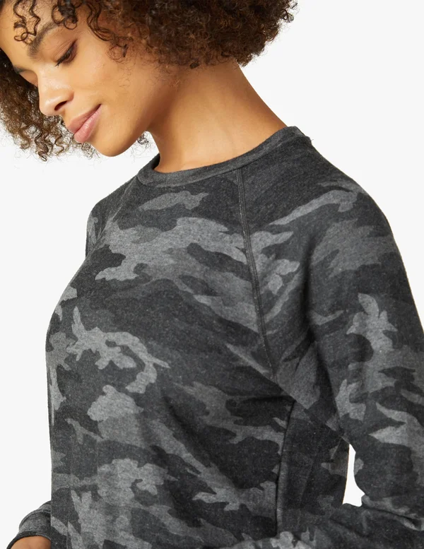 Beyond Yoga Favorite Printed Raglan Crewneck Pullover, Gray Black Camo, Women's, XL