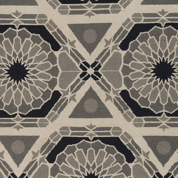 Hand-Knotted Catalina Medallion Pattern Wool Area Rug (5' x 8') Silver