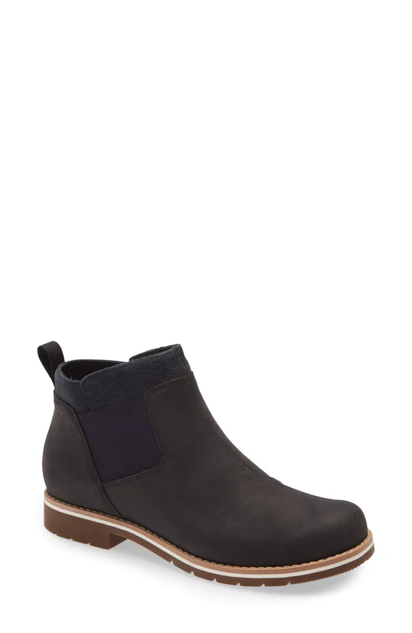 Chaco Women's Cataluna Explorer Chelsea, Black
