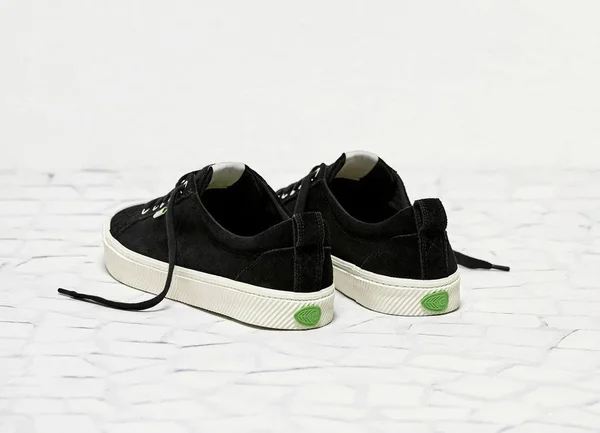 Cariuma Oca Low Black Suede Sneaker Women - Black