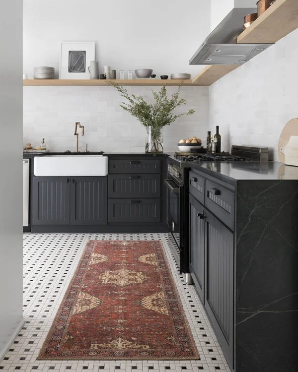 Loloi Loren LQ-07 5& x 7&6x22 Red - Navy Rug