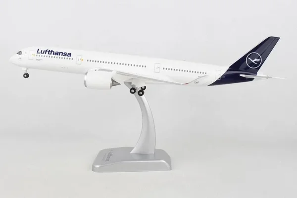 Hogan Lufthansa A350-900 1/200 New Livery W/GEAR REG#D-AIXI