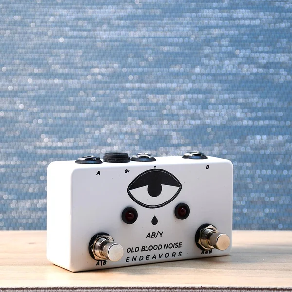 Old Blood Noise Endeavors AB/Y Switcher