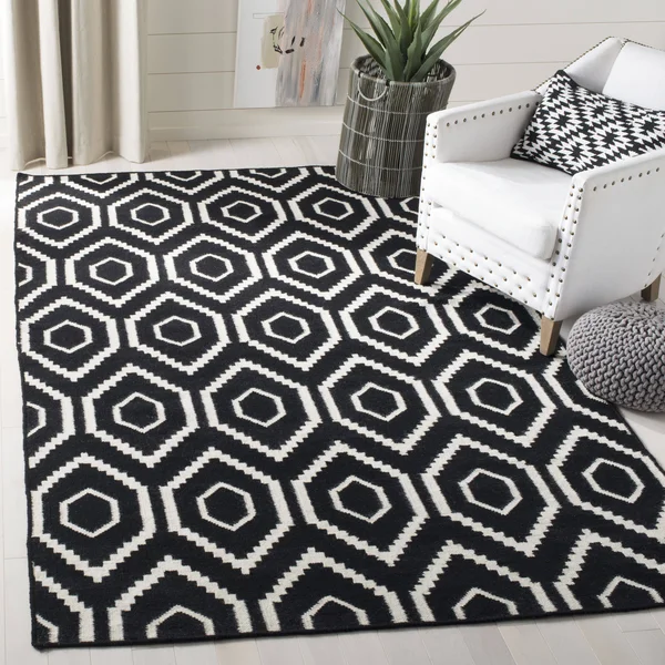 Safavieh 8& x 10& Dhurries DHU556L Black - Ivory Rug