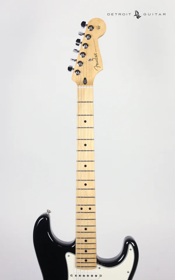 Fender Player Stratocaster, Maple Fingerboard, Black