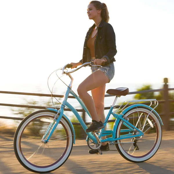 sixthreezero EVRYjourney Women's 24x22 3 Speed Step-Through Touring Hybrid Bicycle - Navy