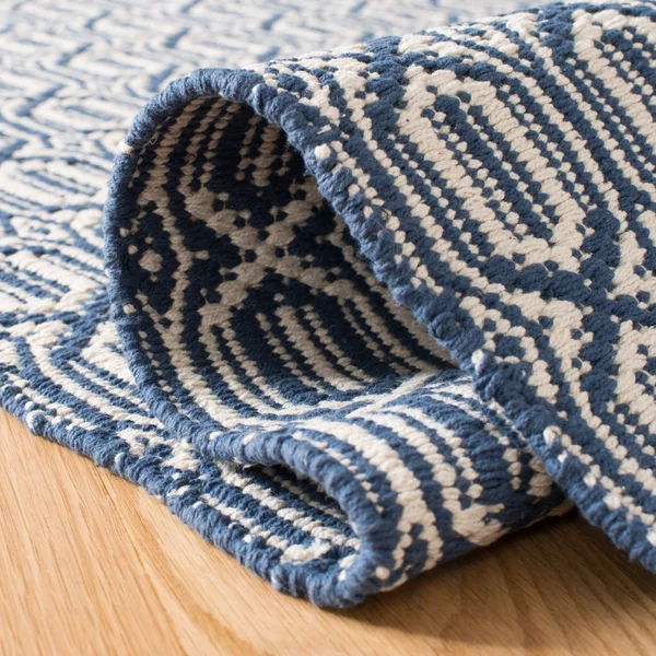 Safavieh Montauk Ivory/Blue 6 ft. x 6 ft. Square Area Rug