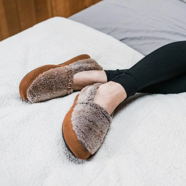 Acorn Women's Moc Slippers, Buff Popcorn, S
