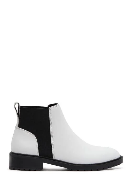 Steve Madden Buzzing Ankle Boot - Size 9.5 - White Leather at Nordstrom Rack