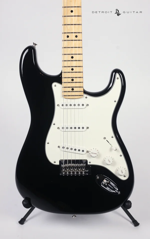 Fender Player Stratocaster, Maple Fingerboard, Black