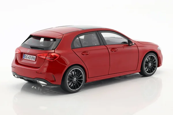 Norev - Mercedes-Benz A Klasse - 2018 - 1/18, Red